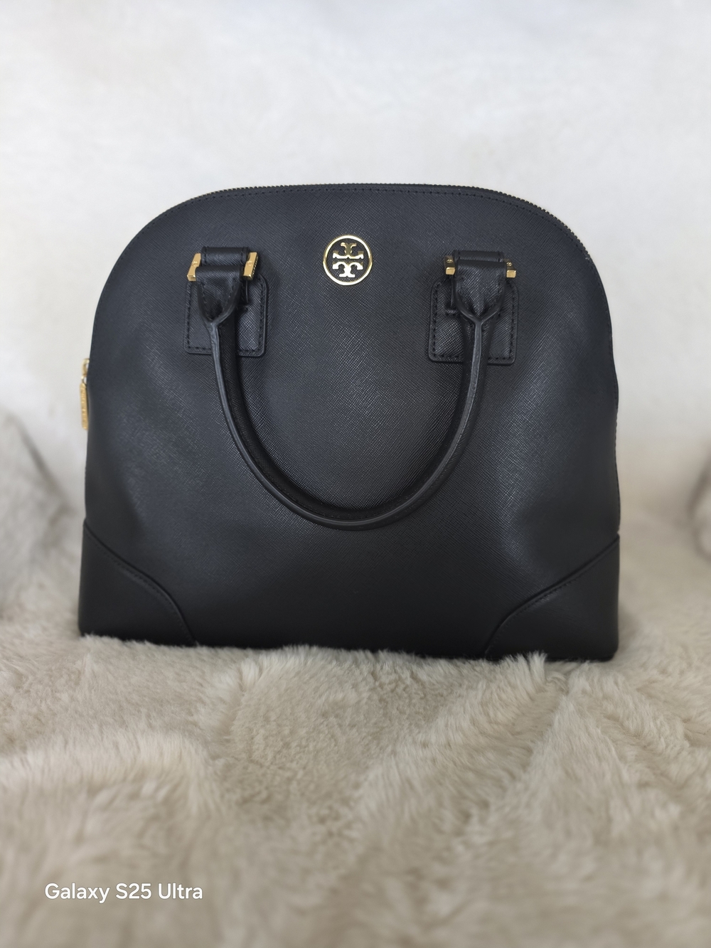 Tory Burch Robinson Dome Satchel in black leather with Gold Hardware